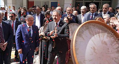 Milli Savunma Bakanı Yaşar Güler Şırnak'ta Kürtçe şarkılarla ile karşılandı