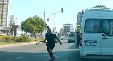 Minibüs şoföründen trafikte araç sürücüsüne halatlı saldırı