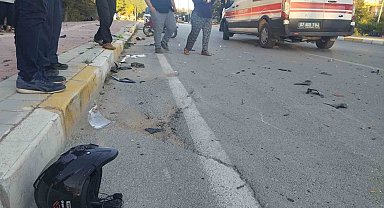 Minibüsle çarpışan motosikletin sürücüsü hayatını kaybetti
