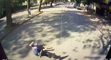 Minibüsün bisikletliye çarptığı anlar kamerada