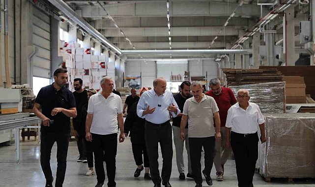 Mobilya fabrikasında ki çalışmaları inceledi