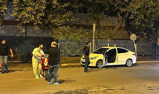 Motosiklet park halindeyken kapısı açılan araca çarptı