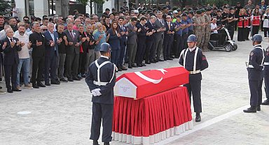 Motosikletin çarpması sonucu şehit olan astsubay, törenle memleketine uğurlandı
