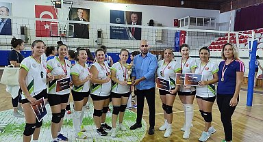 Muğla kadınları voleybolda fırtına gibi