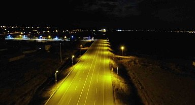 Muş'ta karayolları aydınlatıldı