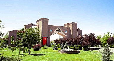 NÖHÜ iki alanda Türkiye'de ilk 10'a, dünyada ilk 500'e girdi