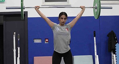 Ödev sayesinde halterle tanıştı, birçok altın madalya kazandı