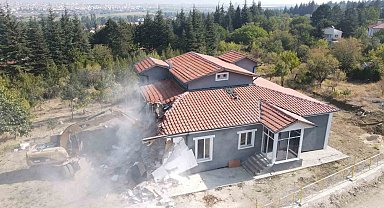 Odunpazarı'nda kaçak villalar yıkılıyor