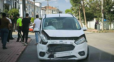 Okul servisi ile hafif ticari araç çarpıştı: 8'i öğrenci 11 yaralı