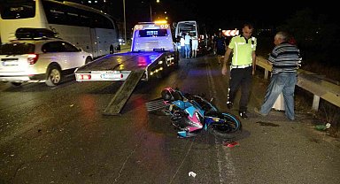 Önlem almadan duran tur minibüsü trafik kazasına neden oldu: 2 yaralı