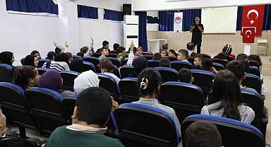 Ortaokul öğrencilerine seminer verildi