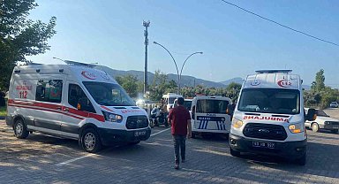 Osmaniye'de okul servisi ile otomobil çarpıştı: 5 yaralı