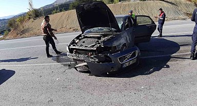 Otomobil duvara çarptı: 1 yaralı