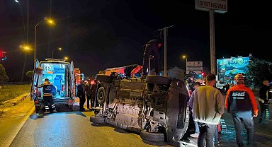 Otomobil ile kamyonetin çarpıştığı kazada 3 kişi yaralandı