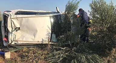 Otomobil şarampole devrildi: 2 yaralı