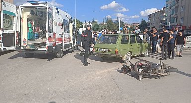 Otomobil ve motosiklet çarpıştı: 2 yaralı