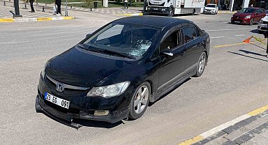 Otomobilin çarptığı kadın kurtarılamadı