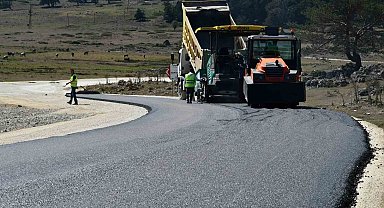 Özel İdare, kendi ürettiği asfaltla yol yapmaya başladı