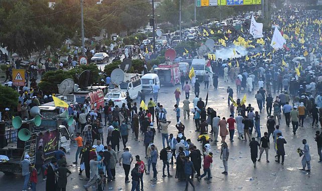 Pakistan'da ABD Konsolosluğu'na yürüyen göstericilere polisten müdahale