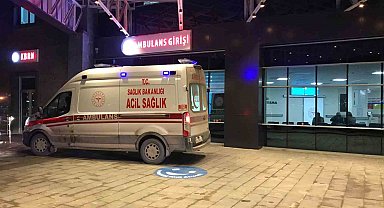 Park halindeki otomobile çarpan araç içinde bulunan 2 kişi yaralandı