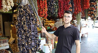 Patlıcan, kabak ve biber kurutmalıkları görsel şölen sunuyor