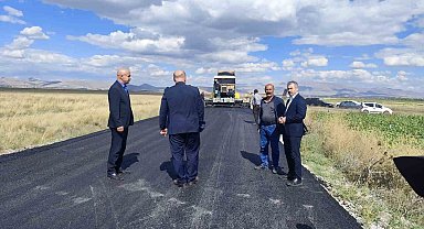 Patnos'ta köy yolları asfaltlanmaya devam ediyor