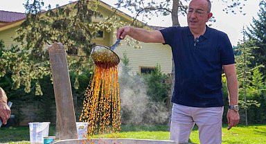 Pekmez ve bulgur kaynatma etkinliği için Meram Bağı'nda üçüncü kez kazanlar kuruldu