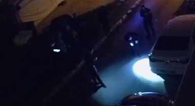 Pendik'te motosikletli bir şahıs park halindeki aracı kurşunlandı
