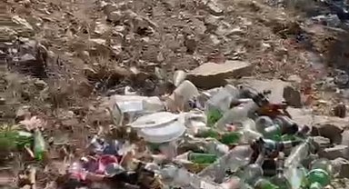 Piknik yapanların ormanlık alanda bıraktığı çöpleri temizlediler