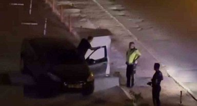 Pilot oldu ama, uçamayıp duvarda asılı kaldı