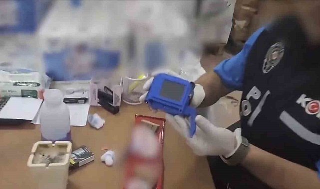 Piyasa değeri 15 milyon TL'lik tarihi geçmiş ve değiştirilmiş ürün ele geçirildi, 1 kişi tutuklandı