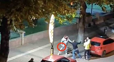 Polis ekiplerine silah çekip tehdit ettiler: O anlar kamerada