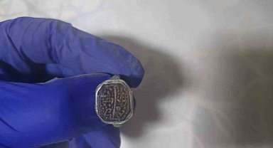 Polisin durdurduğu araçta çok sayıda sikke ve tarihi eser ele geçirildi