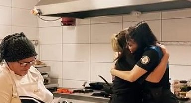 Polisin kadınlara bıraktığı 'notlar' hem duygulandırdı hem gözlerini parıldattı