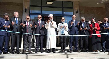 Prof. Dr. Erbaş: "Bizim ilmimiz insanlığı yaşatmak içindir, Batı'nın ise öldürmek içindir"