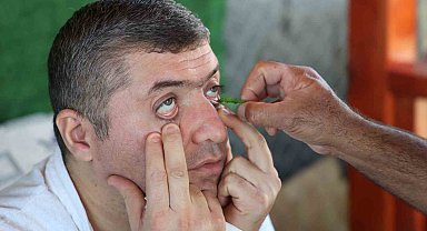 Randevu almayanları geri gönderiyor: Elazığ'da kırlangıç otu ile göz hastalıklarına umut