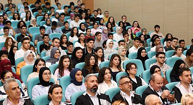 Rektör Keleş, Tıp Fakültesi 1. dönem öğrencileriyle bir araya geldi