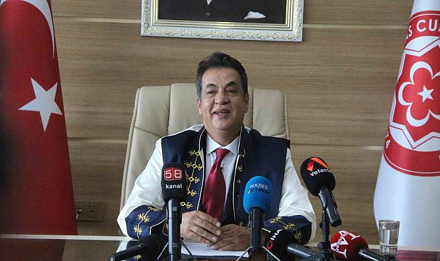 Rektör Şengönül'den anlamlı talep "çiçekleriniz burs olsun"