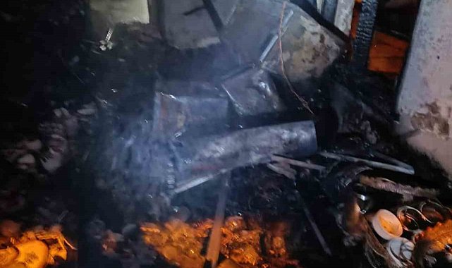 Reyhanlı'da alevlere teslim olan ev kullanılmaz hale geldi