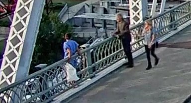 Rock yıldızı Jon Bon Jovi, intihar girişimindeki kadını kurtardı