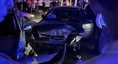 Sakarya'da iki otomobil çarpıştı: 4 yaralı