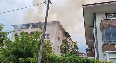 Sakarya'da şehir merkezinde korkutan yangın: Mahalleli sokağa döküldü