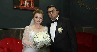 Salgın ve savaşlardan dolayı ayrı kalan çift 6 yıl sonra dünya evine girdi