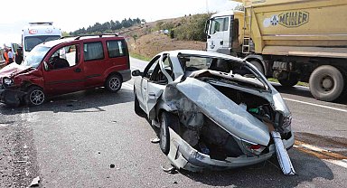 Samsun'da hafif ticari araç ile otomobil çarpıştı: 4 yaralı