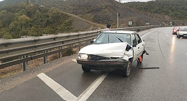 Samsun'da otomobil bariyere çarptı: 3 yaralı
