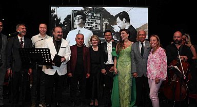 Sanat Güneşi Zeki Müren Çok Sevdiği Bodrum'da şarkılarıyla anıldı