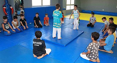 Şanlıurfa'da minikler judo kursu ile gelişimlerine katkı sağlıyor