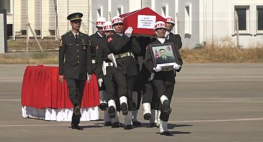 Şehit Onur Çapan'ın naaşı Gaziantep'ten Isparta'ya uğurlandı