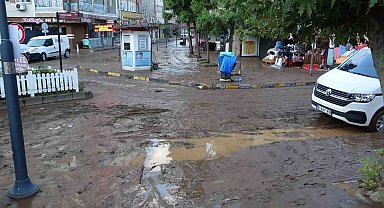 Sel suları çekildi, ilçe çamur deryasına döndü