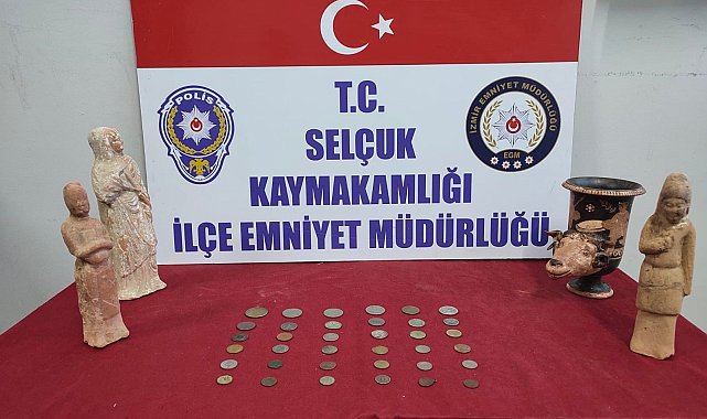 Selçuk'ta tarihi eser operasyonu: 4 heykel ve 36 sikke ele geçirildi